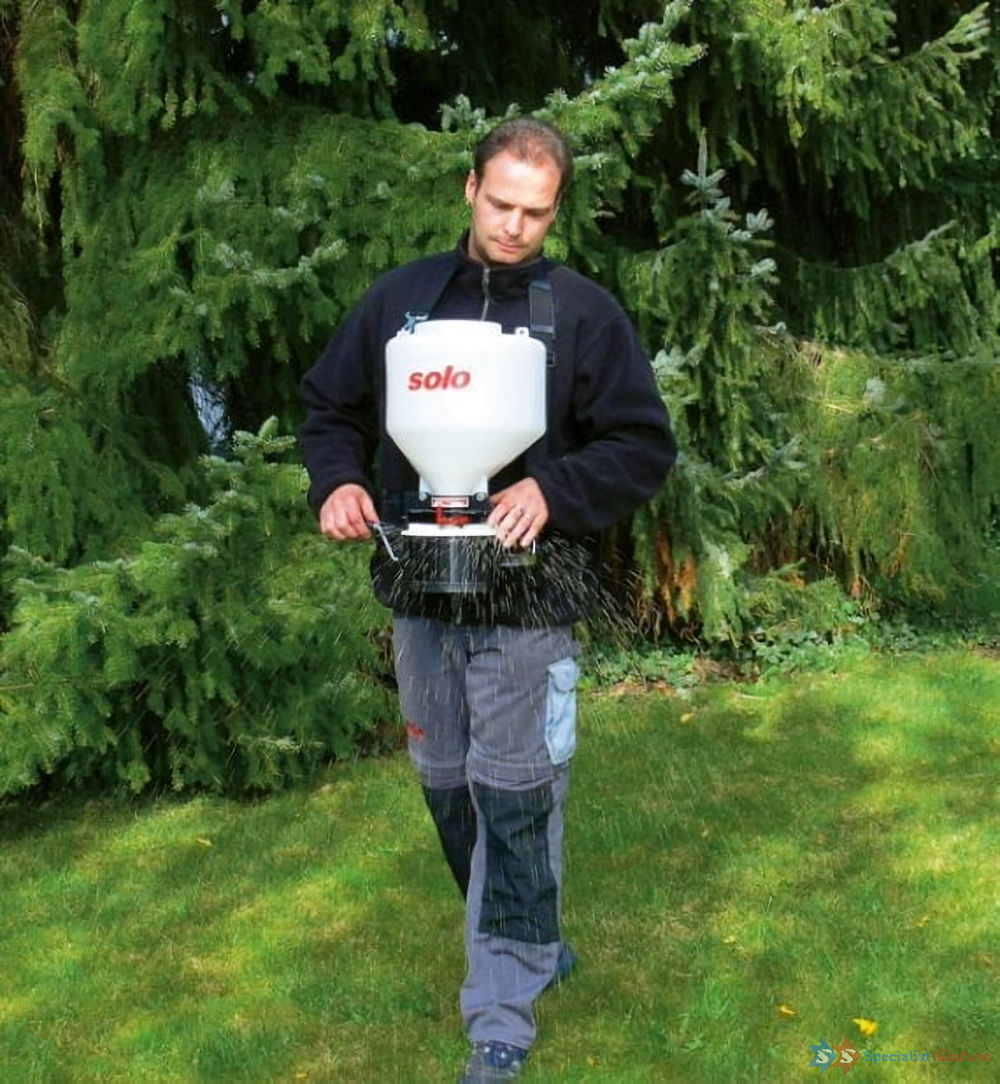 Solo Granular Spreader 421